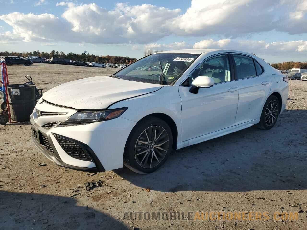 4T1G11AK5RU900279 TOYOTA CAMRY 2024