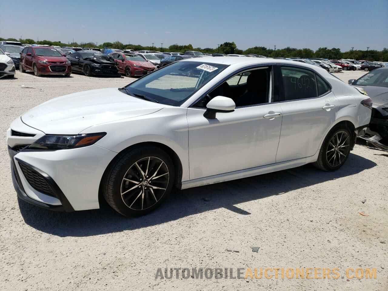 4T1G11AK6MU520201 TOYOTA CAMRY 2021