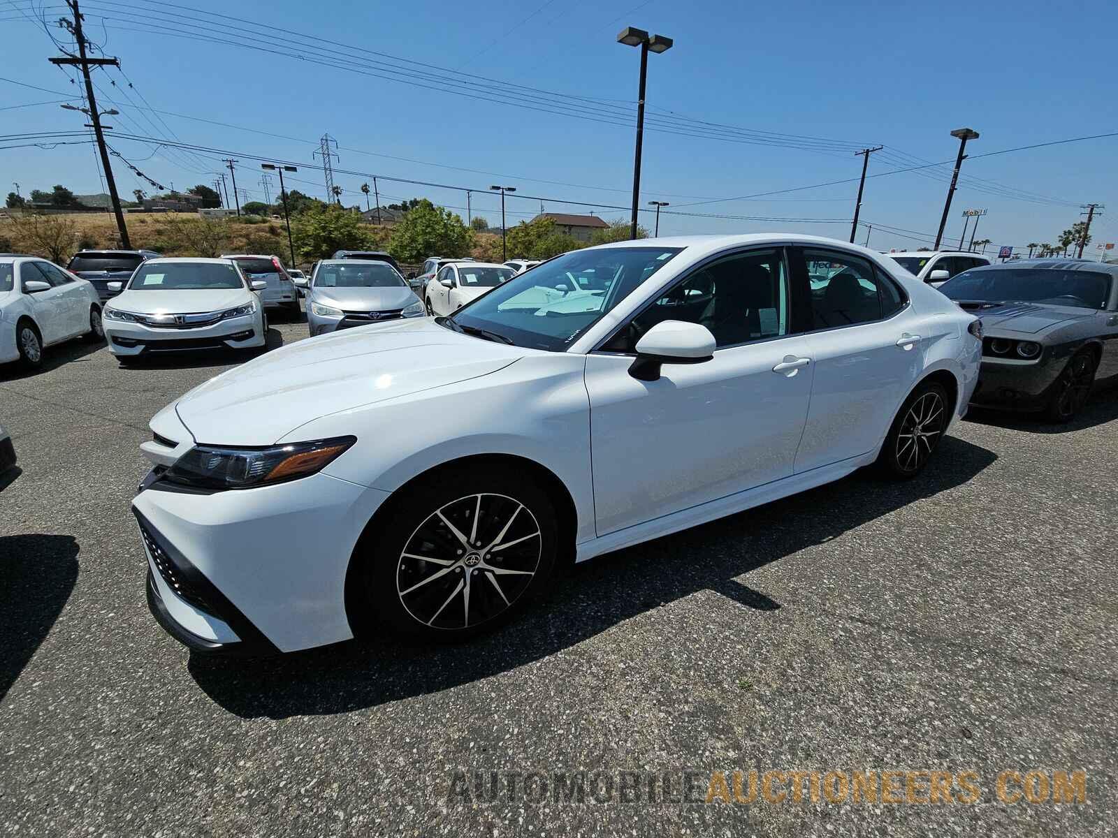 4T1G11AK6MU556955 Toyota Camry 2021