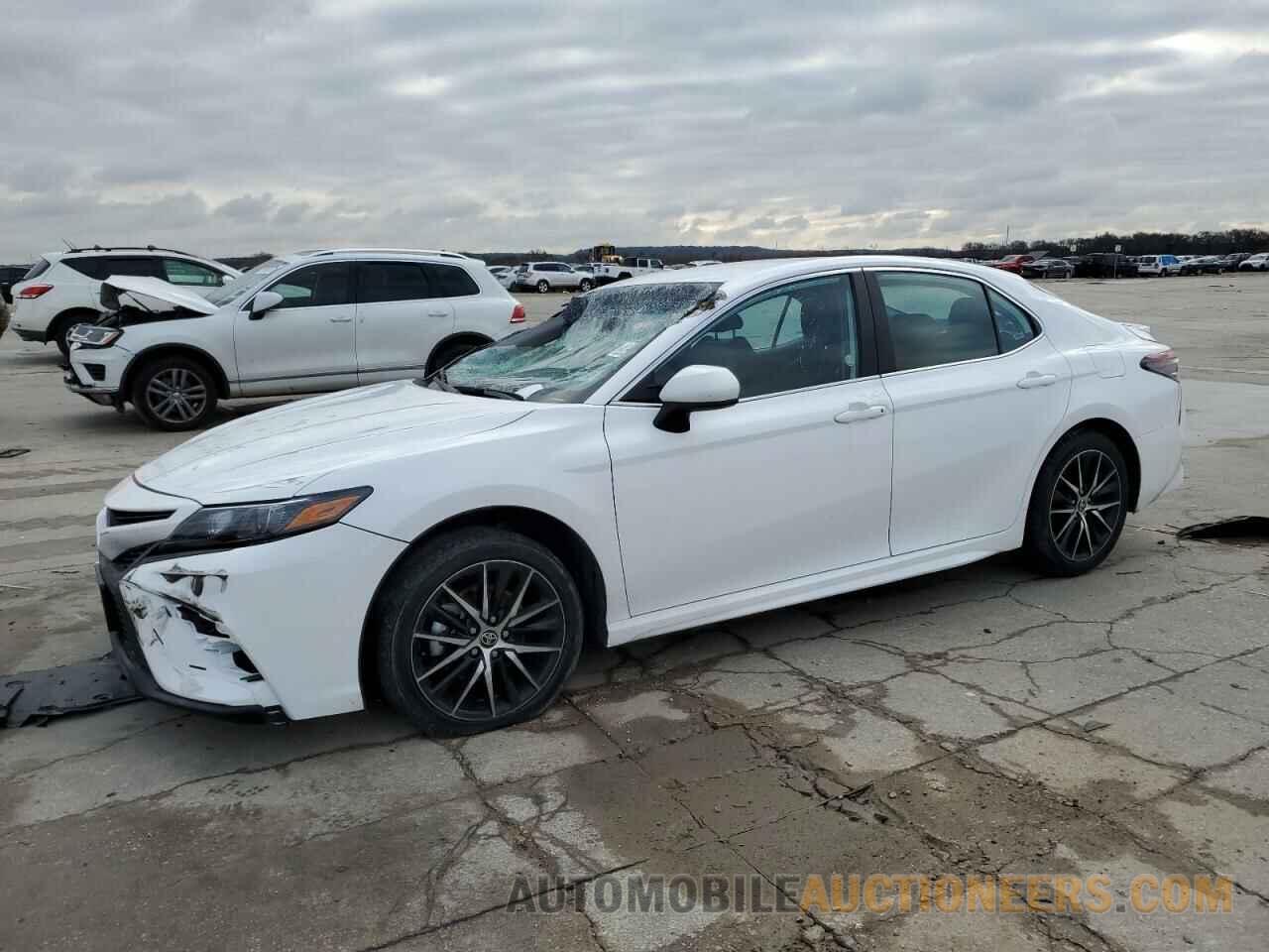 4T1G11AK6MU576705 TOYOTA CAMRY 2021