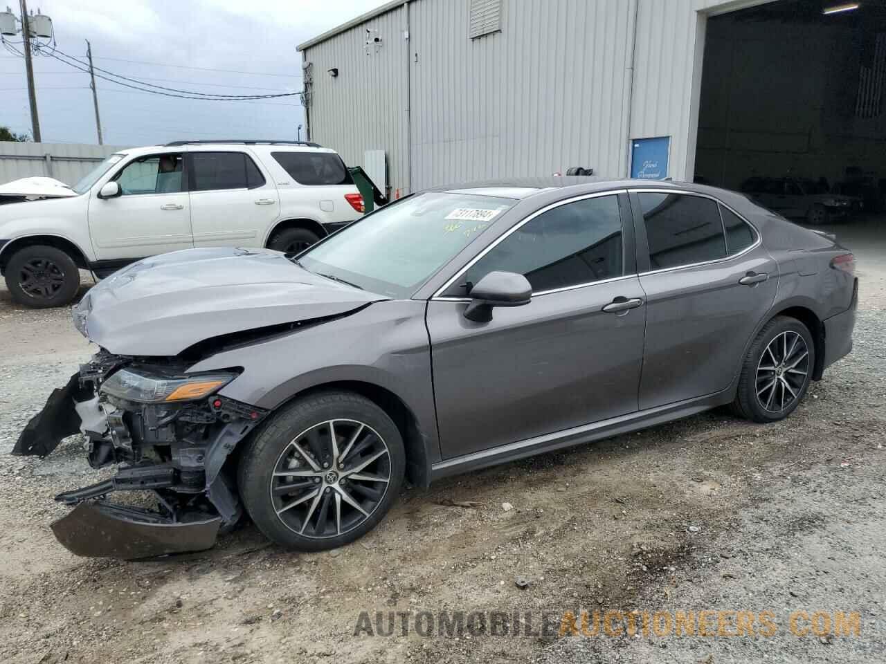 4T1G11AK6MU581497 TOYOTA CAMRY 2021