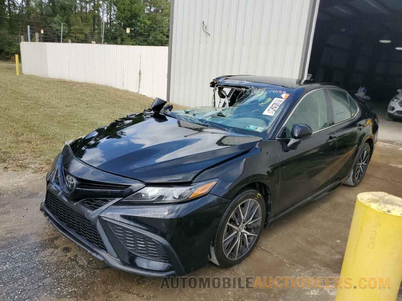 4T1G11AK6MU583945 TOYOTA CAMRY 2021