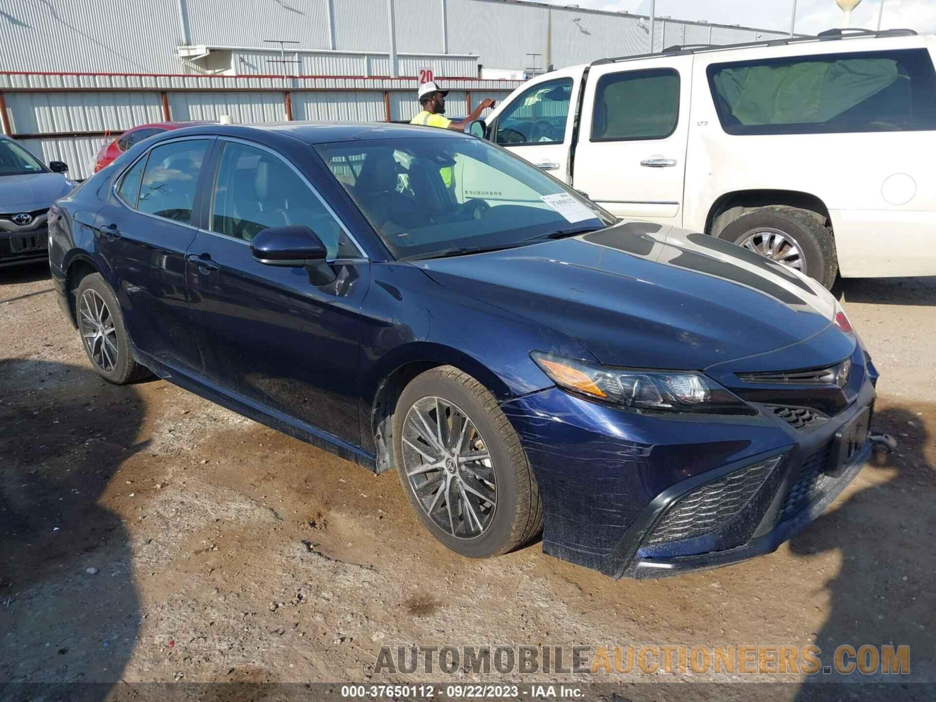 4T1G11AK6MU585047 TOYOTA CAMRY 2021