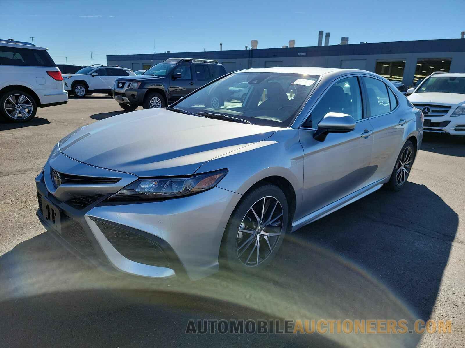 4T1G11AK6MU589308 Toyota Camry 2021