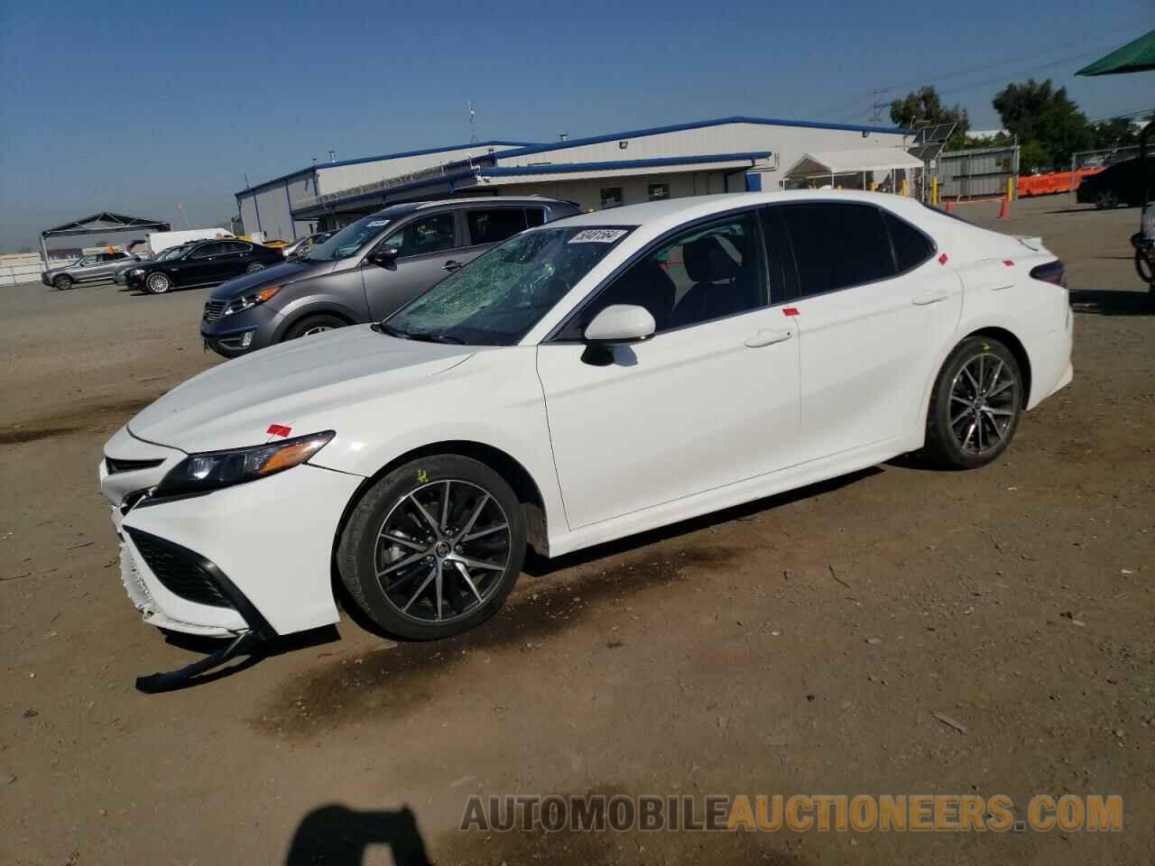 4T1G11AK6MU608682 TOYOTA CAMRY 2021