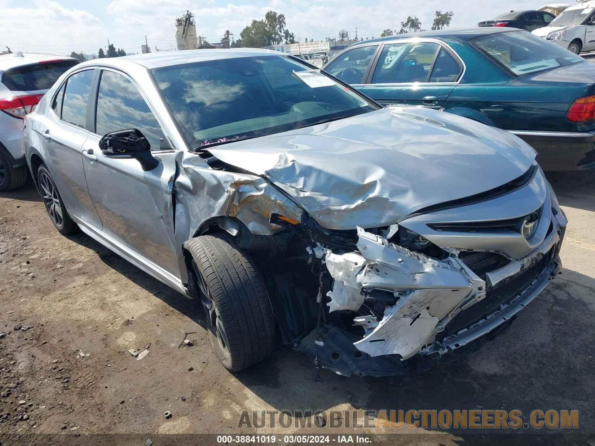 4T1G11AK6NU620073 TOYOTA CAMRY 2022