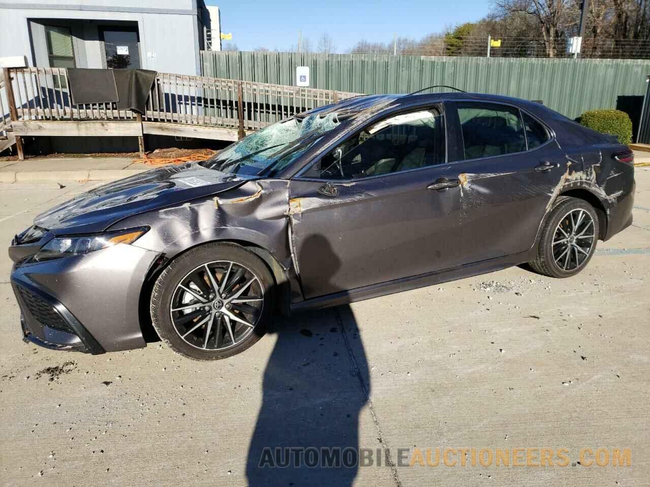 4T1G11AK6NU636192 TOYOTA CAMRY 2022