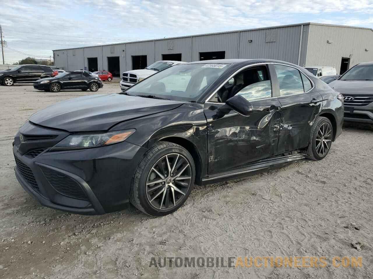 4T1G11AK6NU673579 TOYOTA CAMRY 2022