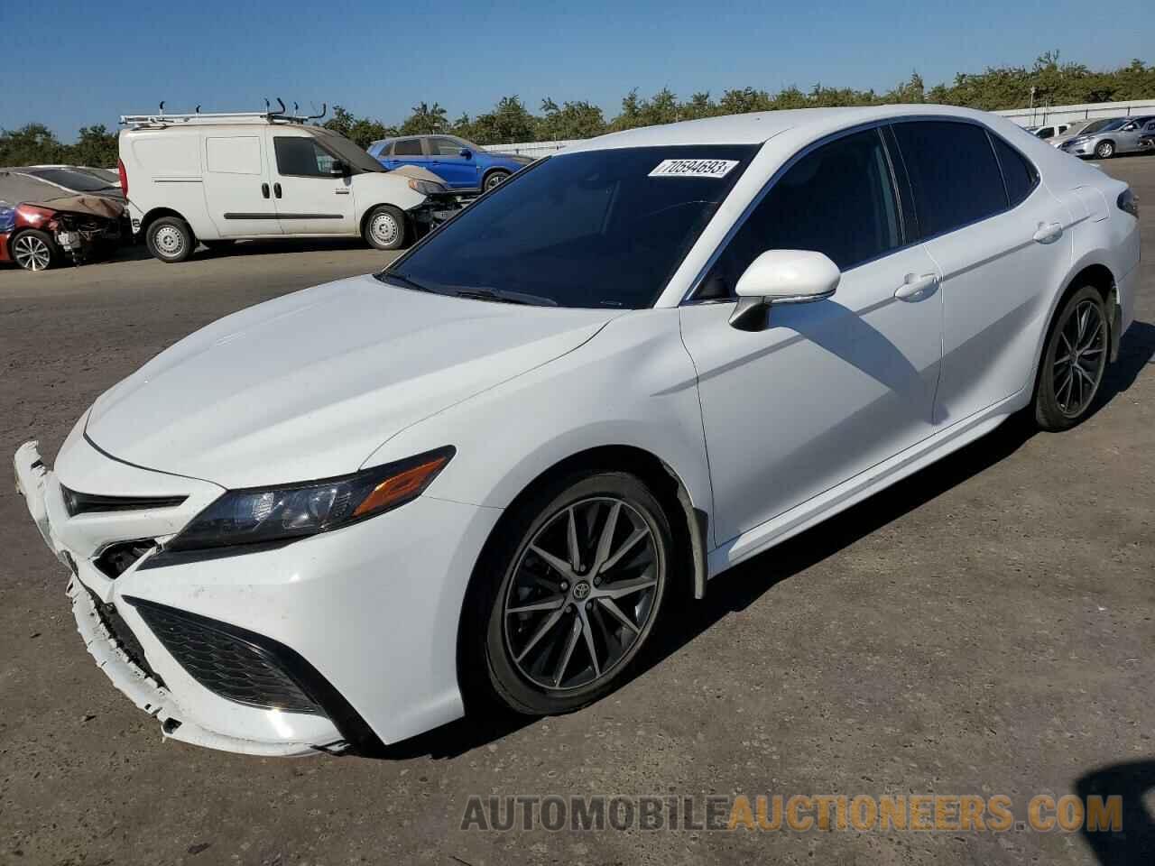 4T1G11AK6NU680726 TOYOTA CAMRY 2022