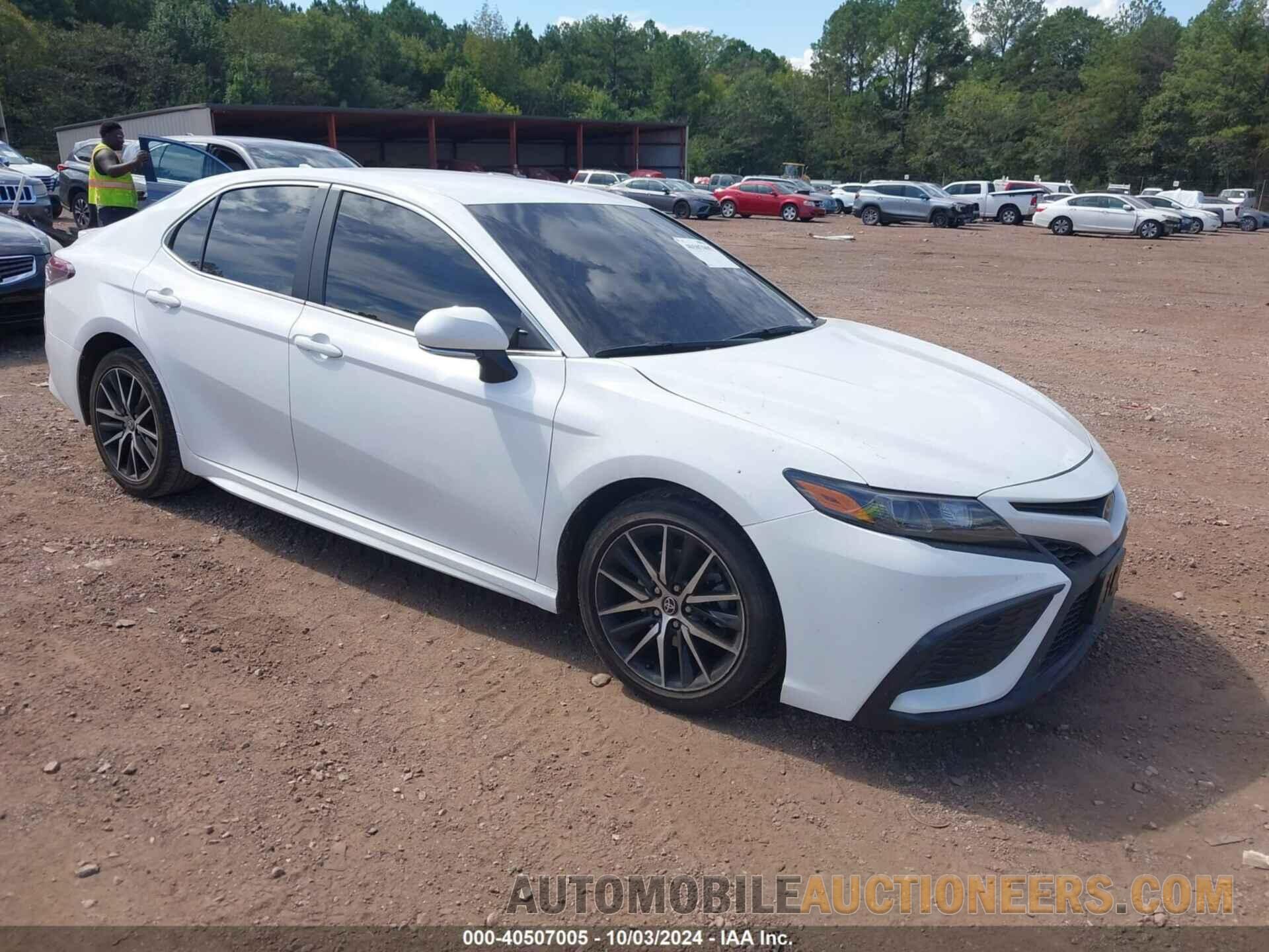 4T1G11AK6NU681293 TOYOTA CAMRY 2022