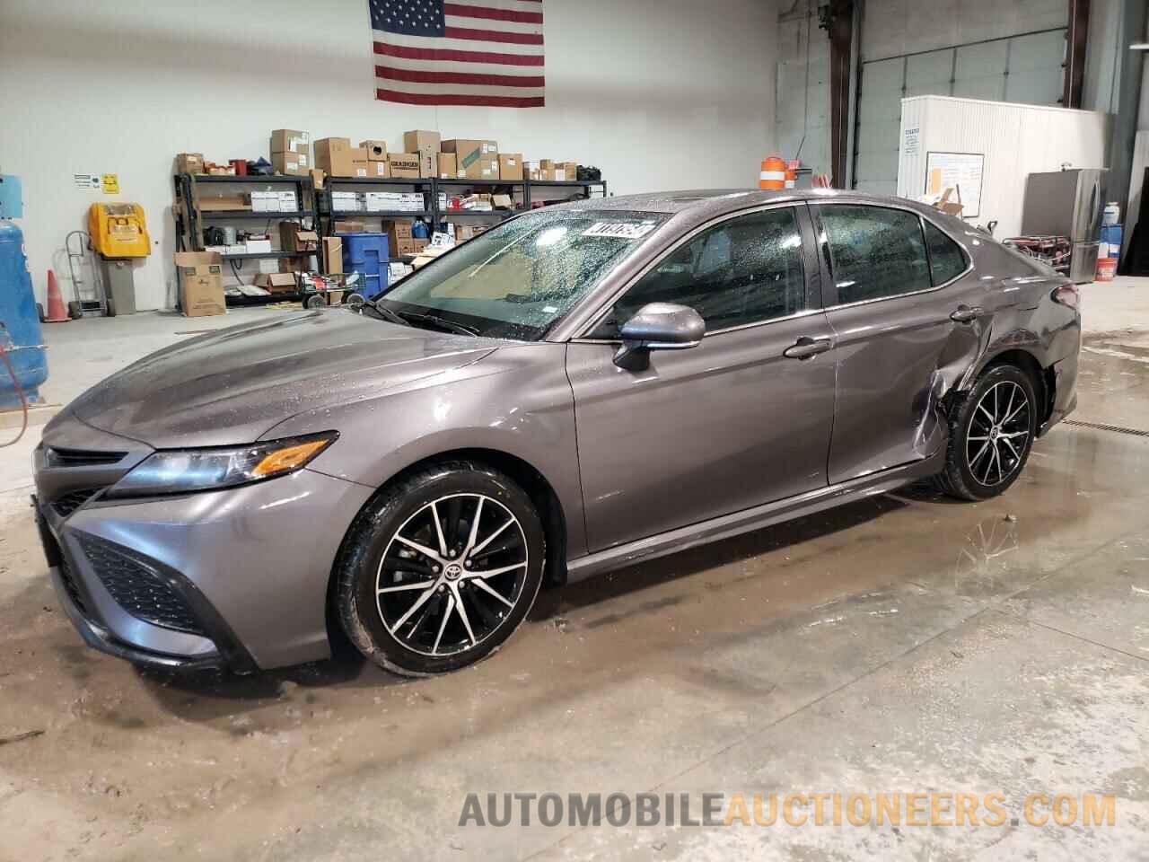 4T1G11AK6NU709156 TOYOTA CAMRY 2022