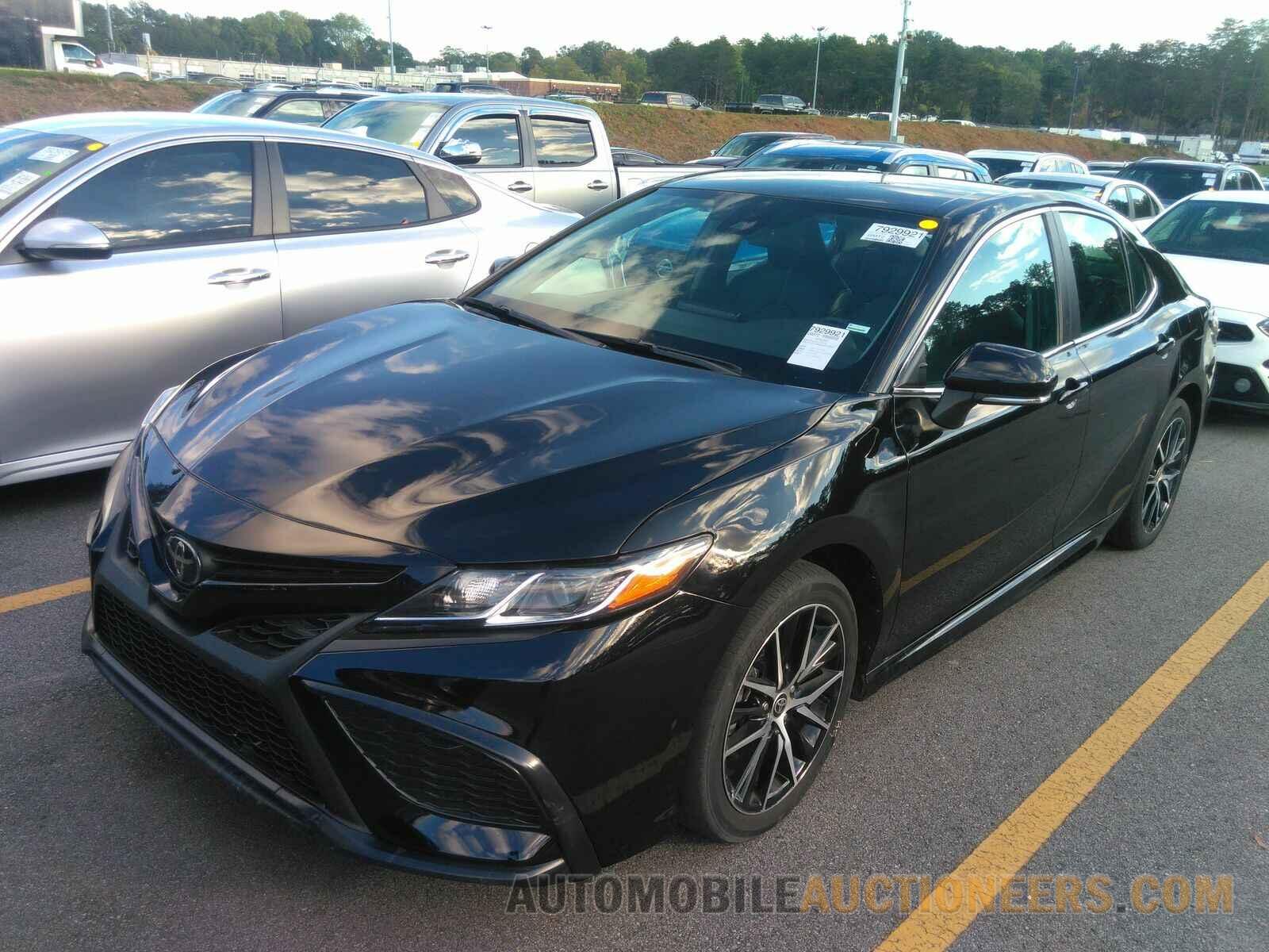 4T1G11AK6NU715605 Toyota Camry 2022