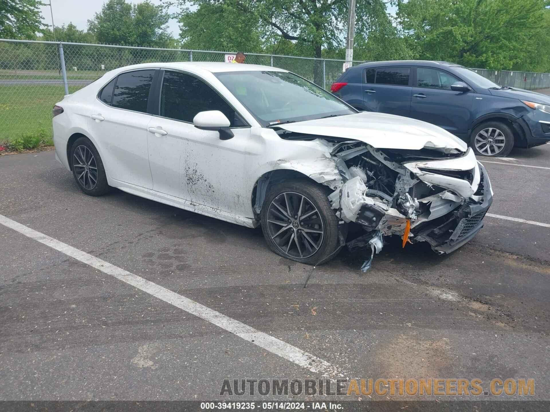 4T1G11AK7MU415683 TOYOTA CAMRY 2021