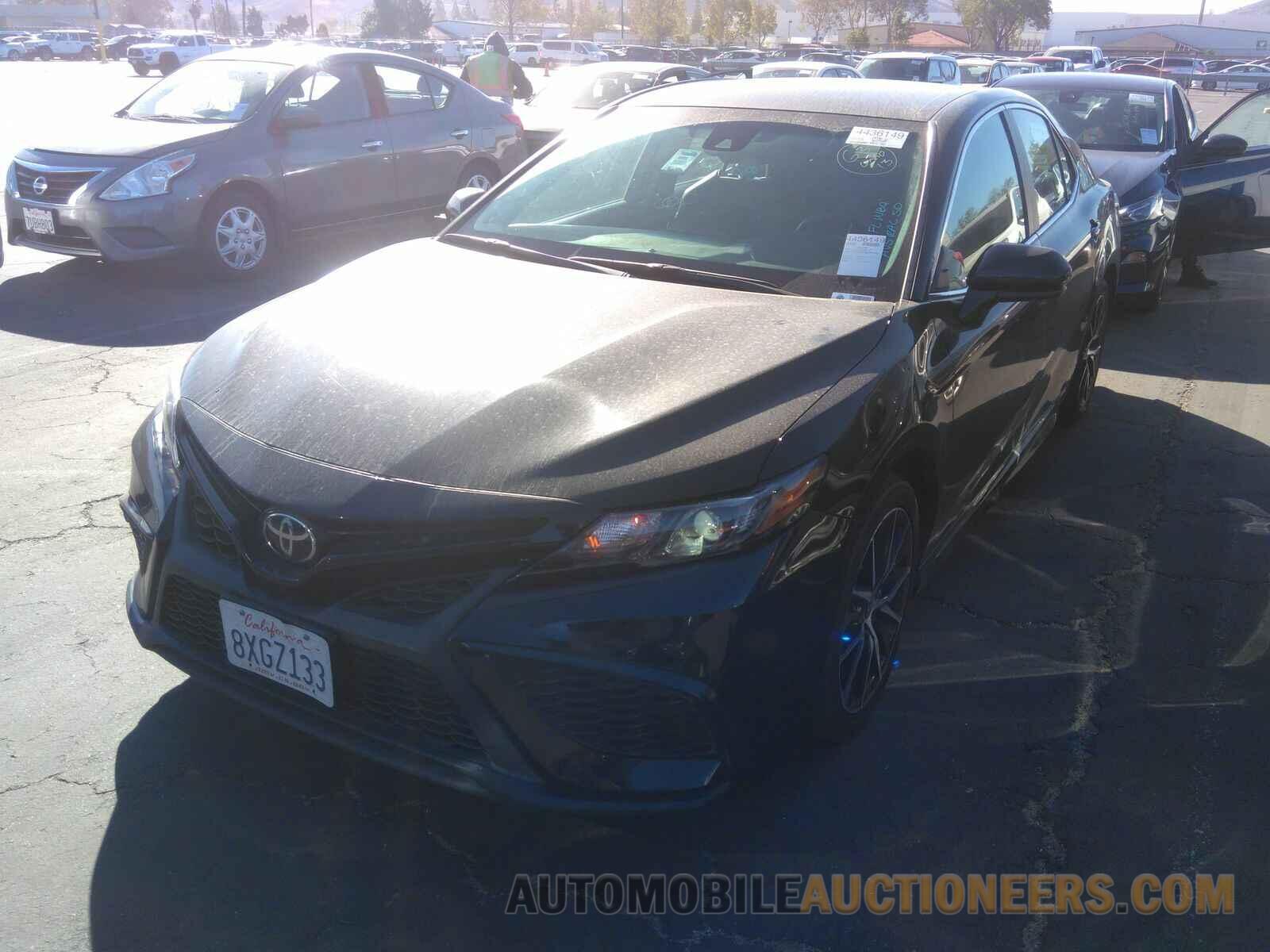 4T1G11AK7MU470618 Toyota Camry 2021