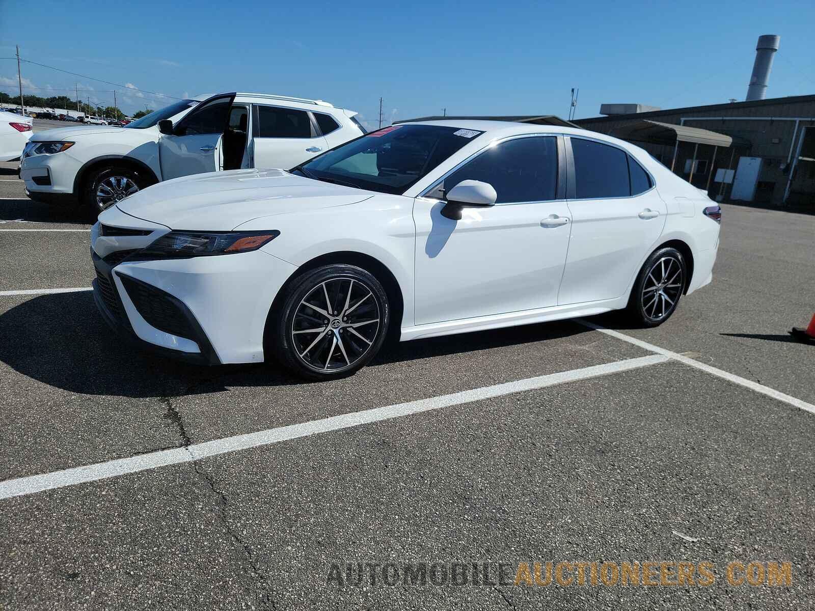 4T1G11AK7MU485992 Toyota Camry 2021