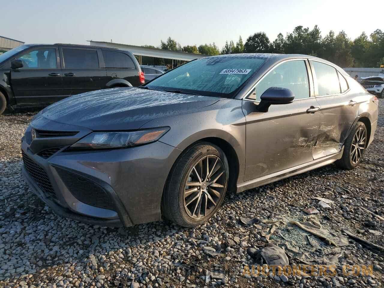 4T1G11AK7MU520689 TOYOTA CAMRY 2021