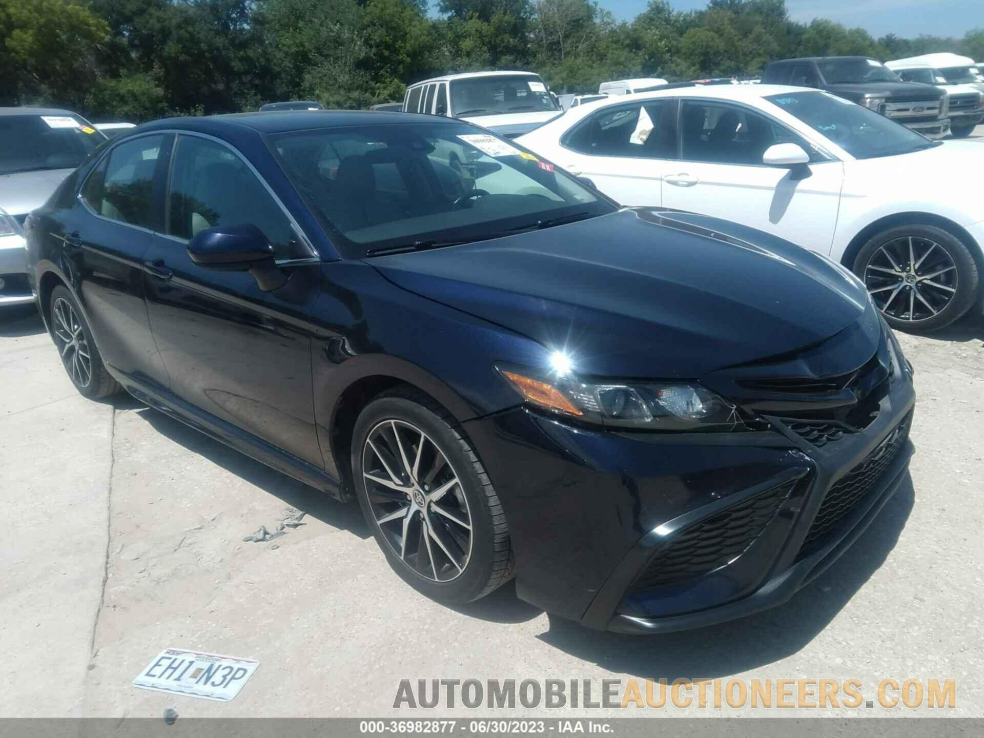 4T1G11AK7MU527528 TOYOTA CAMRY 2021