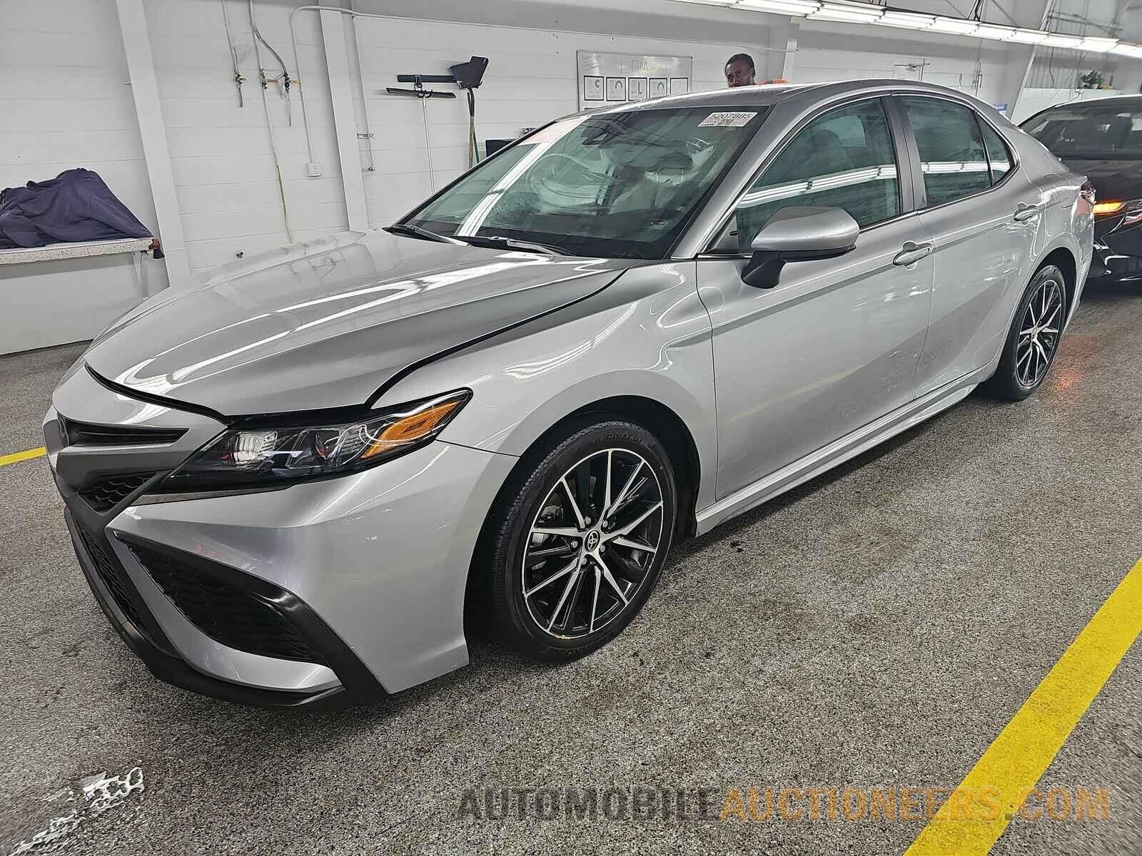 4T1G11AK7MU539565 Toyota Camry 2021