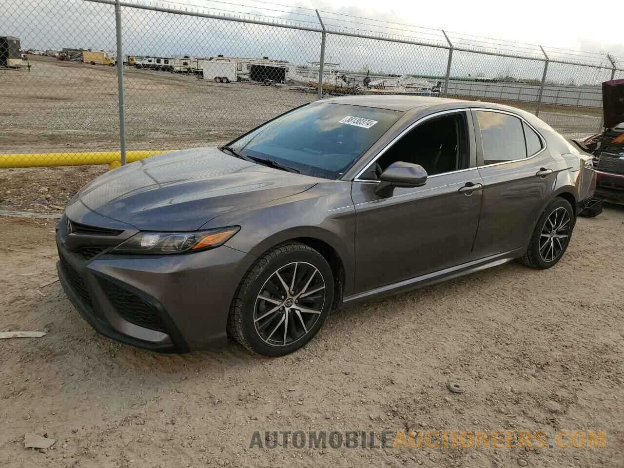 4T1G11AK7MU570928 TOYOTA CAMRY 2021