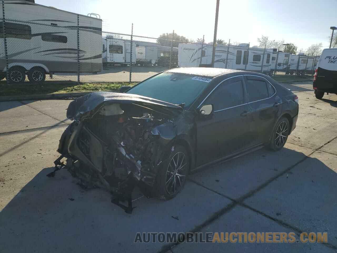 4T1G11AK7MU592010 TOYOTA CAMRY 2021