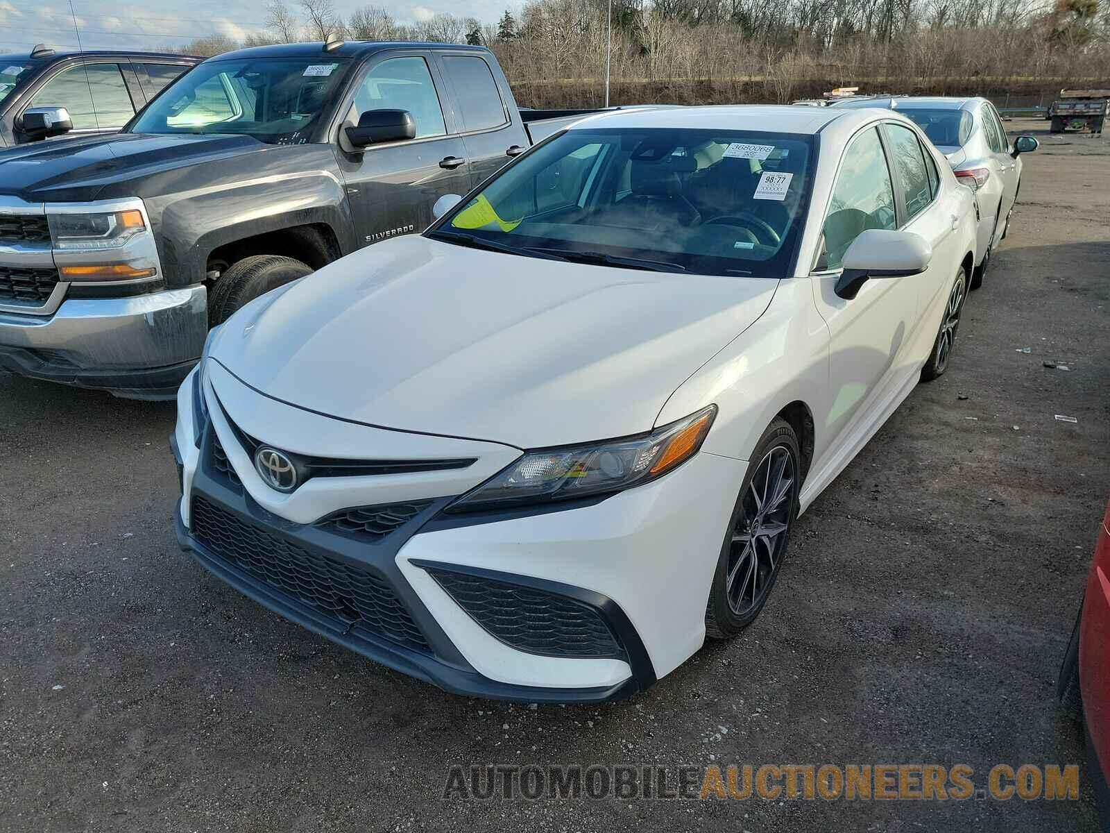 4T1G11AK7MU597823 Toyota Camry 2021