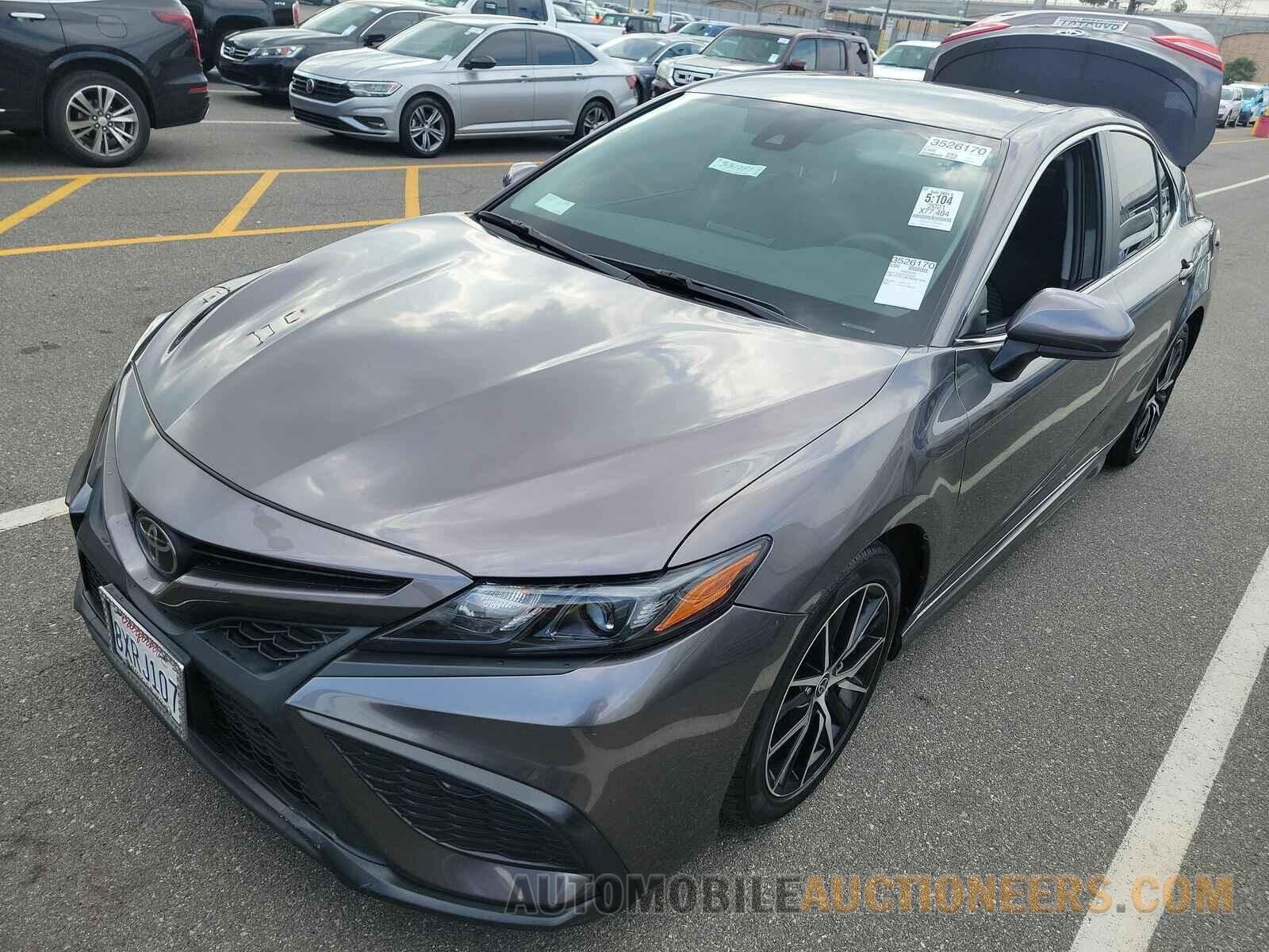 4T1G11AK7MU611834 Toyota Camry 2021