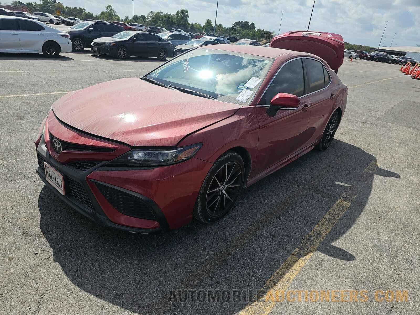 4T1G11AK7NU011235 Toyota Camry 2022