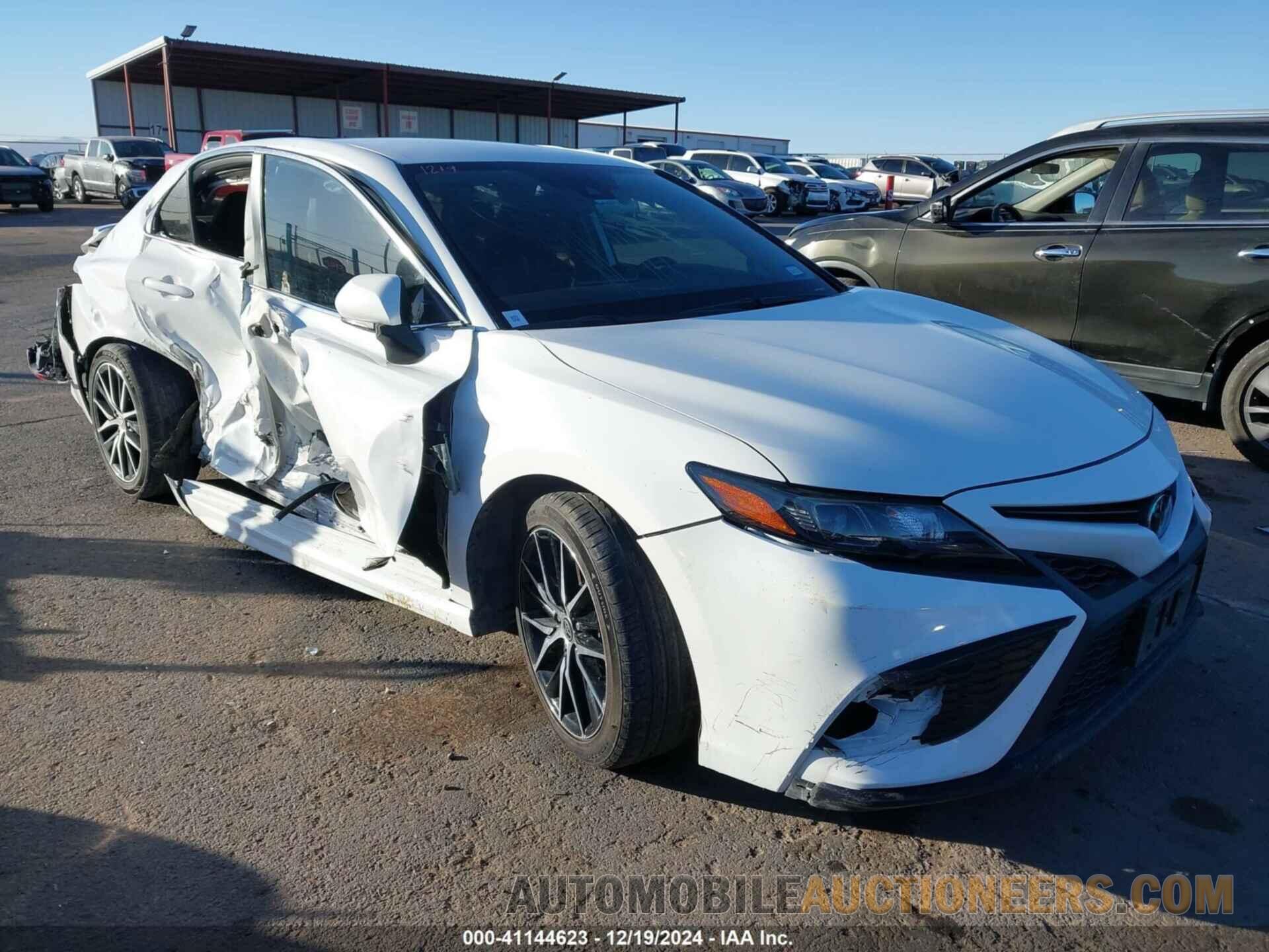 4T1G11AK7NU636489 TOYOTA CAMRY 2022