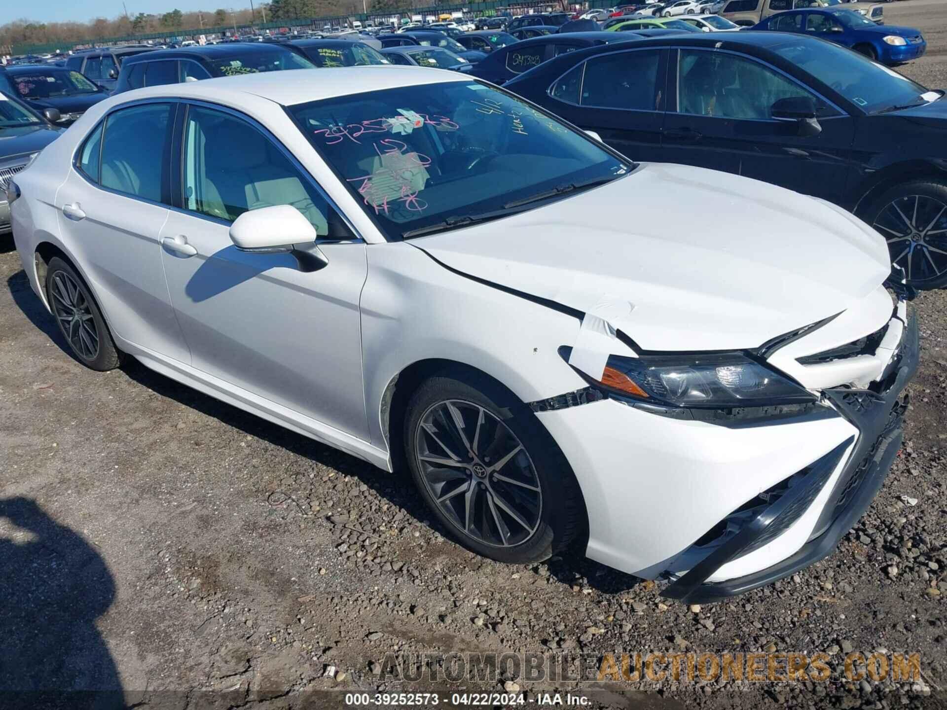 4T1G11AK7NU661280 TOYOTA CAMRY 2022