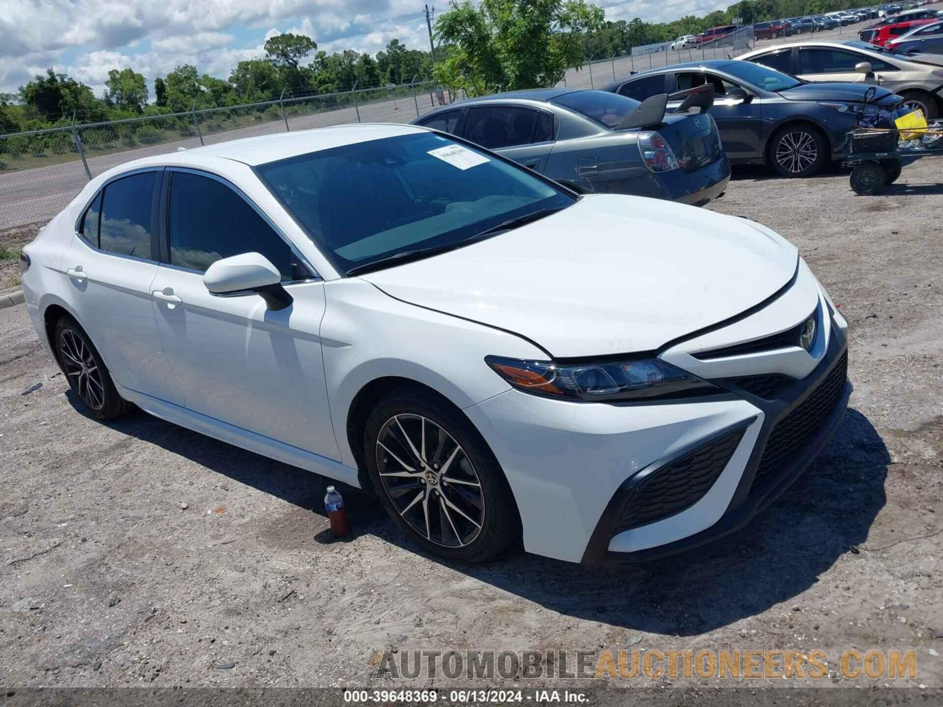 4T1G11AK7NU687295 TOYOTA CAMRY 2022