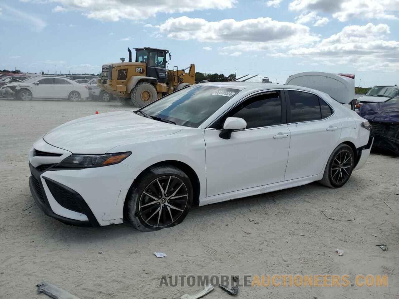 4T1G11AK7NU695865 TOYOTA CAMRY 2022