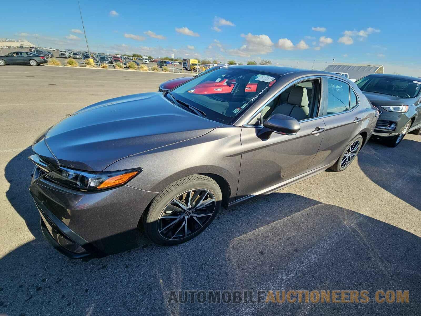 4T1G11AK7NU699091 Toyota Camry 2022