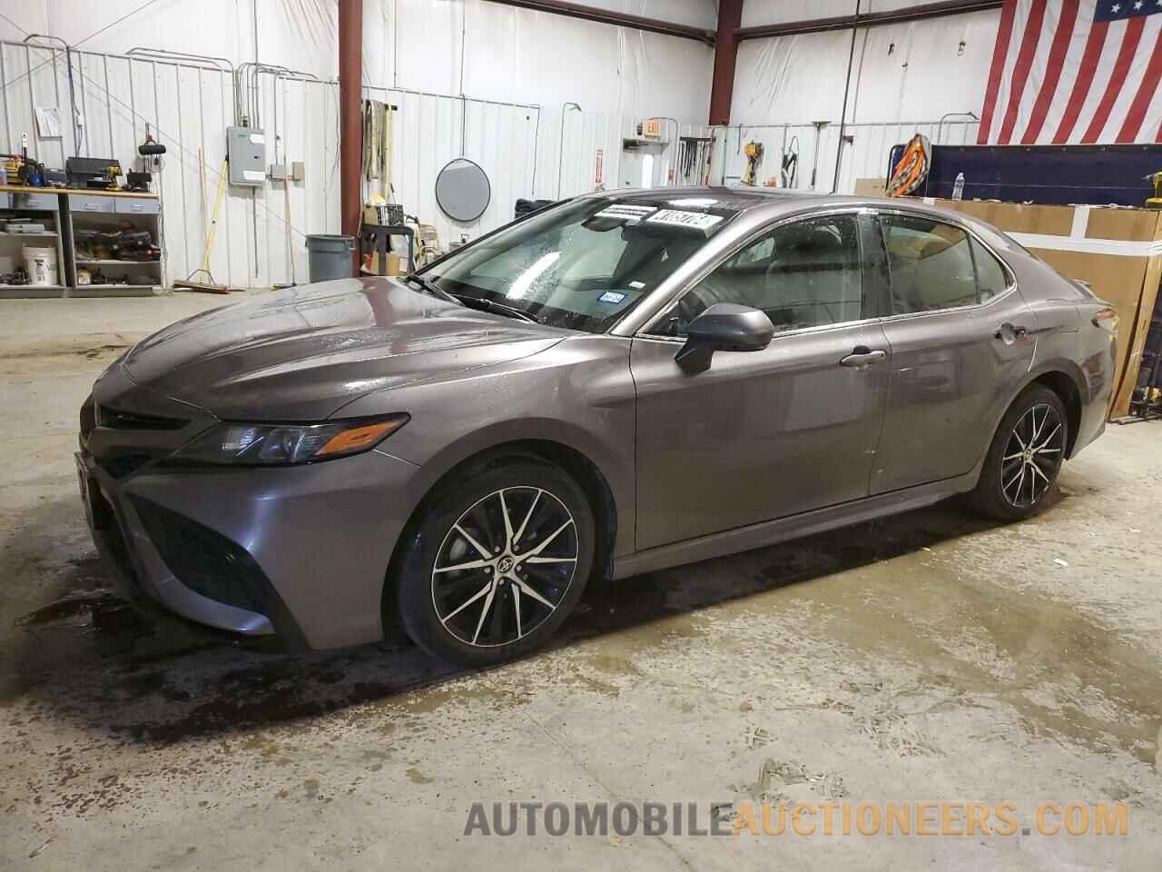 4T1G11AK7NU704239 TOYOTA CAMRY 2022