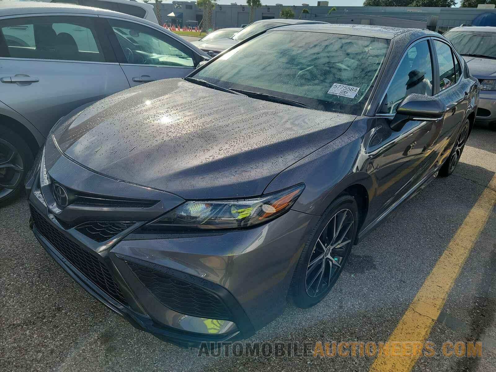 4T1G11AK7NU711207 Toyota Camry 2022