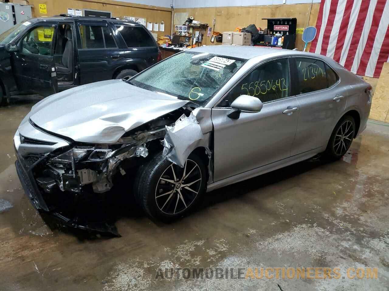 4T1G11AK7NU713572 TOYOTA CAMRY 2022