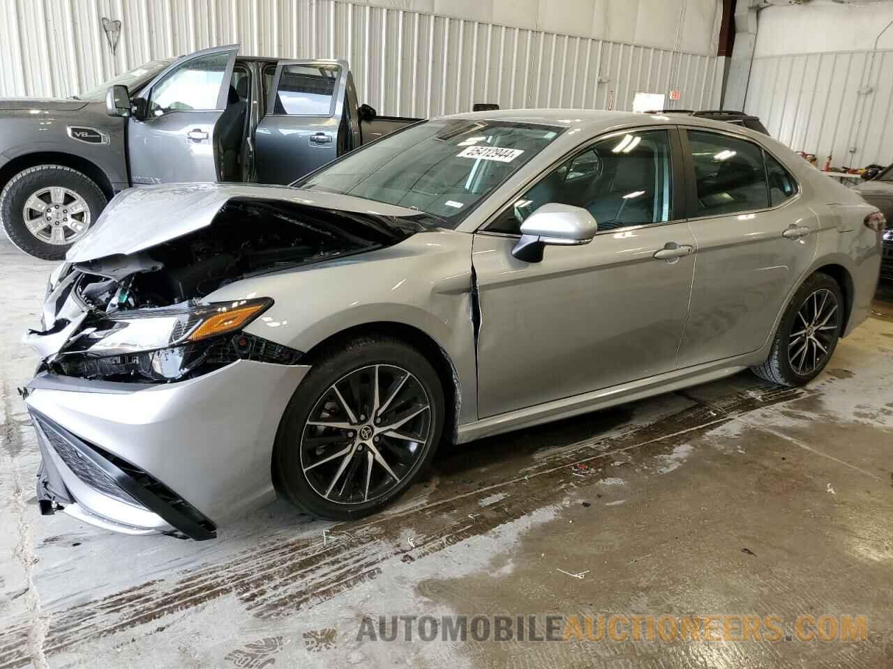 4T1G11AK7RU189779 TOYOTA CAMRY 2024