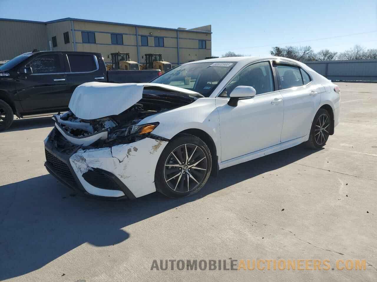 4T1G11AK7RU190057 TOYOTA CAMRY 2024