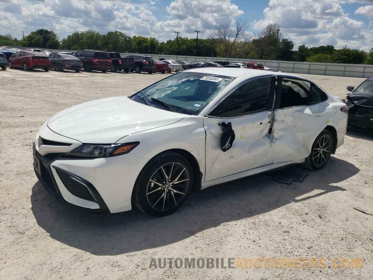 4T1G11AK7RU203938 TOYOTA CAMRY 2024