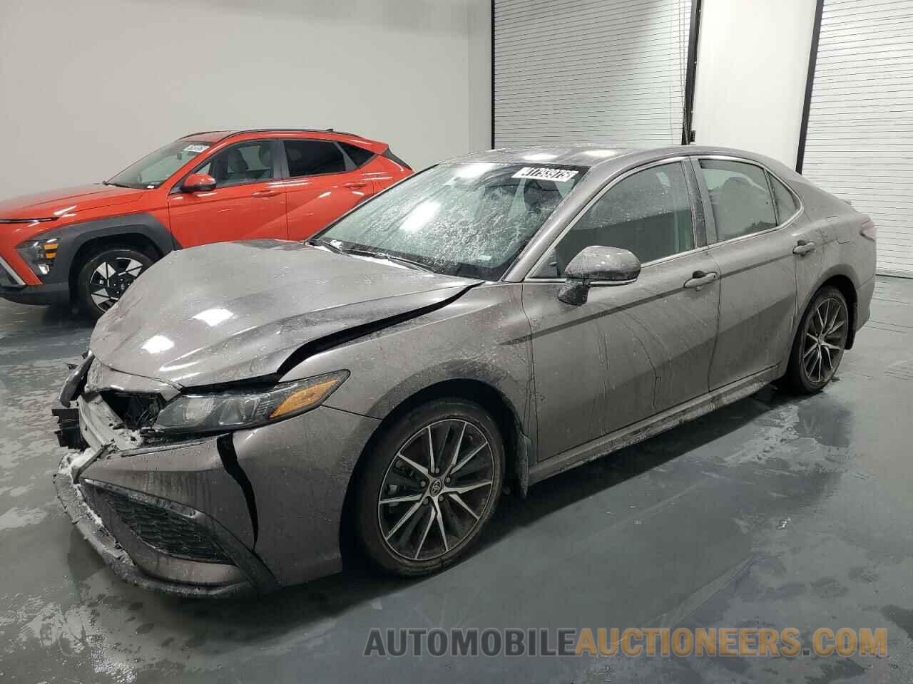 4T1G11AK7RU208718 TOYOTA CAMRY 2024