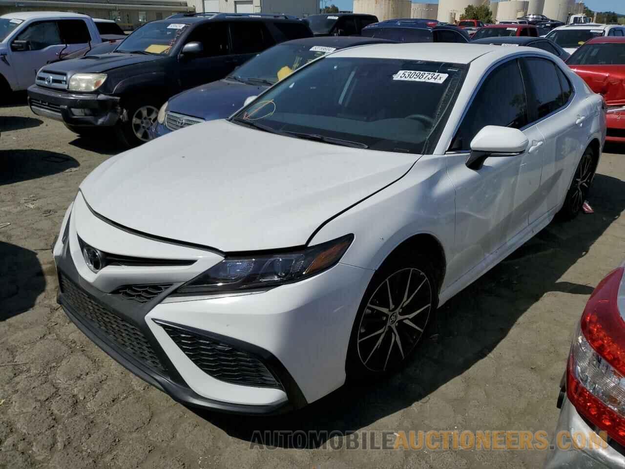 4T1G11AK7RU213904 TOYOTA CAMRY 2024