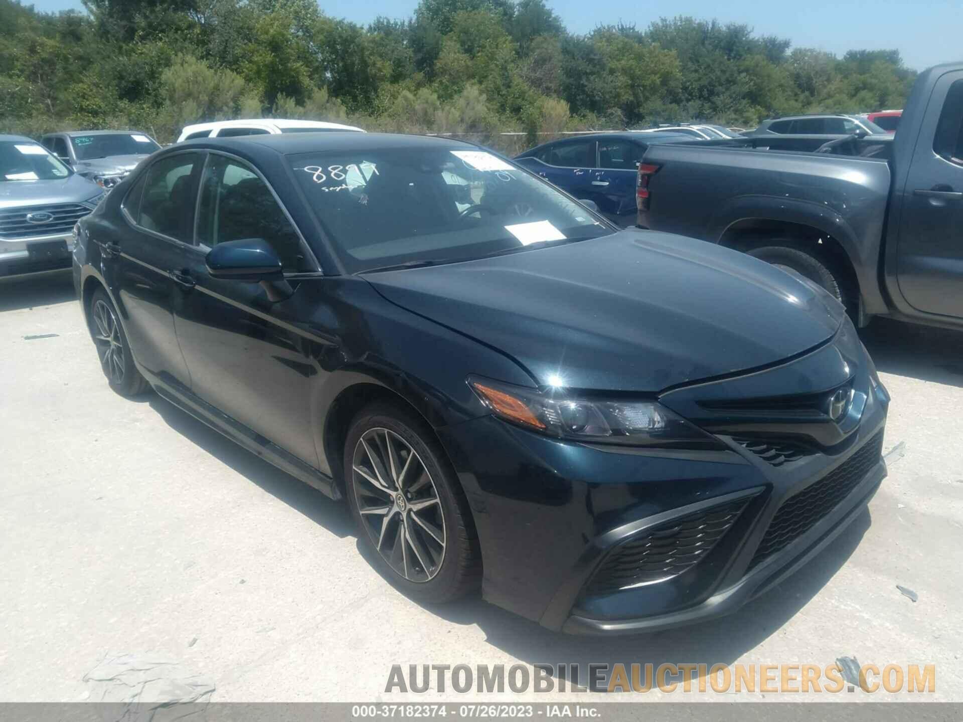 4T1G11AK8MU408323 TOYOTA CAMRY 2021