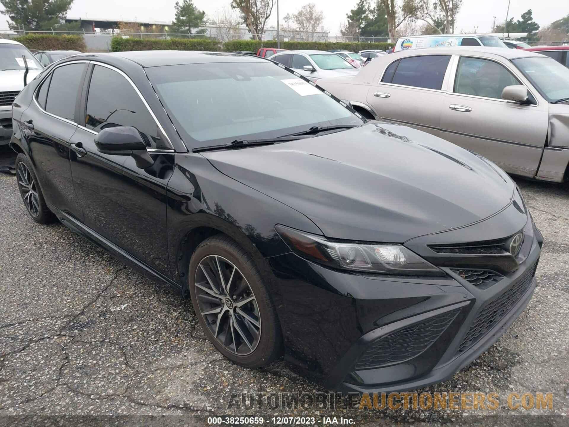 4T1G11AK8MU425638 TOYOTA CAMRY 2021