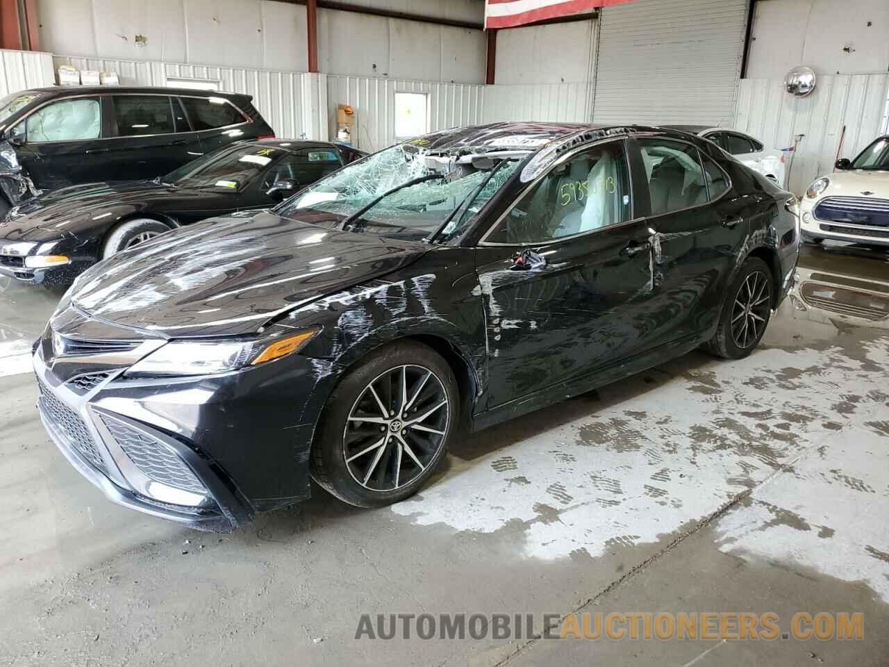 4T1G11AK8MU428572 TOYOTA CAMRY 2021