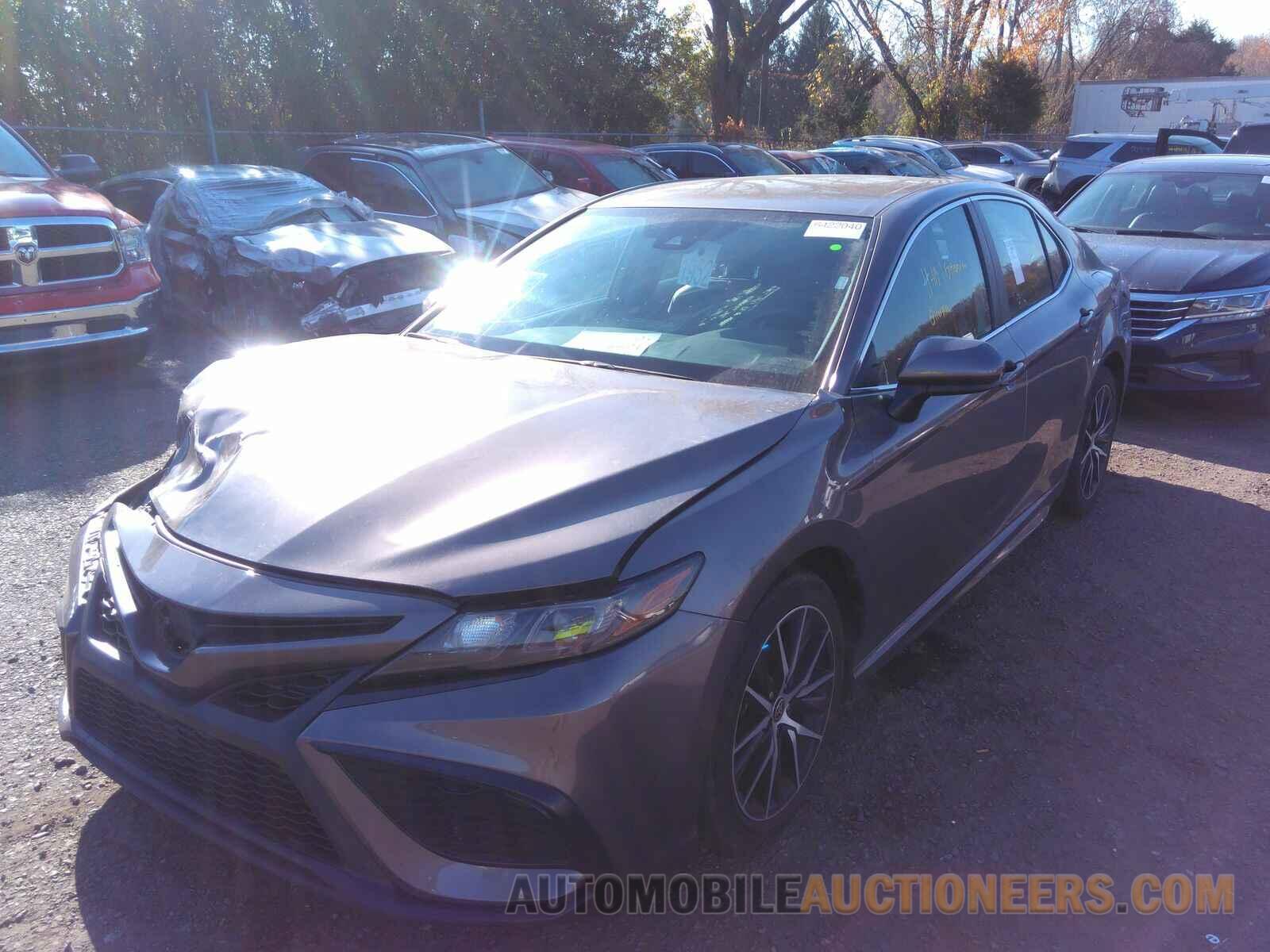 4T1G11AK8MU436140 Toyota Camry 2021