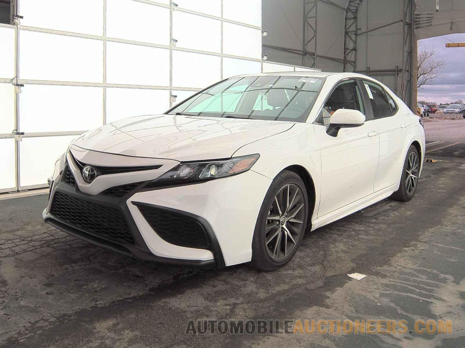 4T1G11AK8MU441547 Toyota Camry 2021