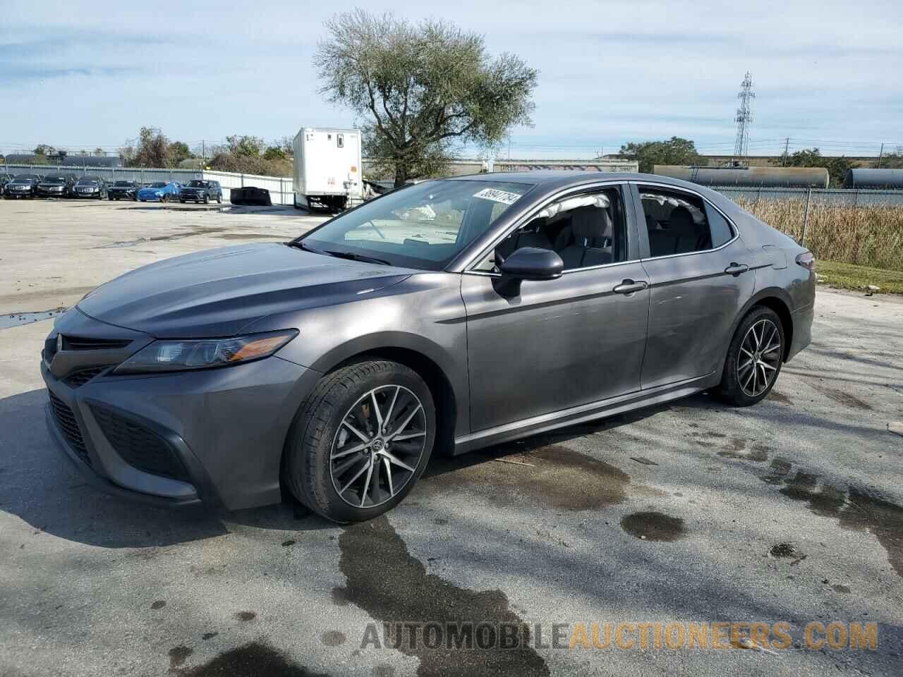 4T1G11AK8MU465654 TOYOTA CAMRY 2021