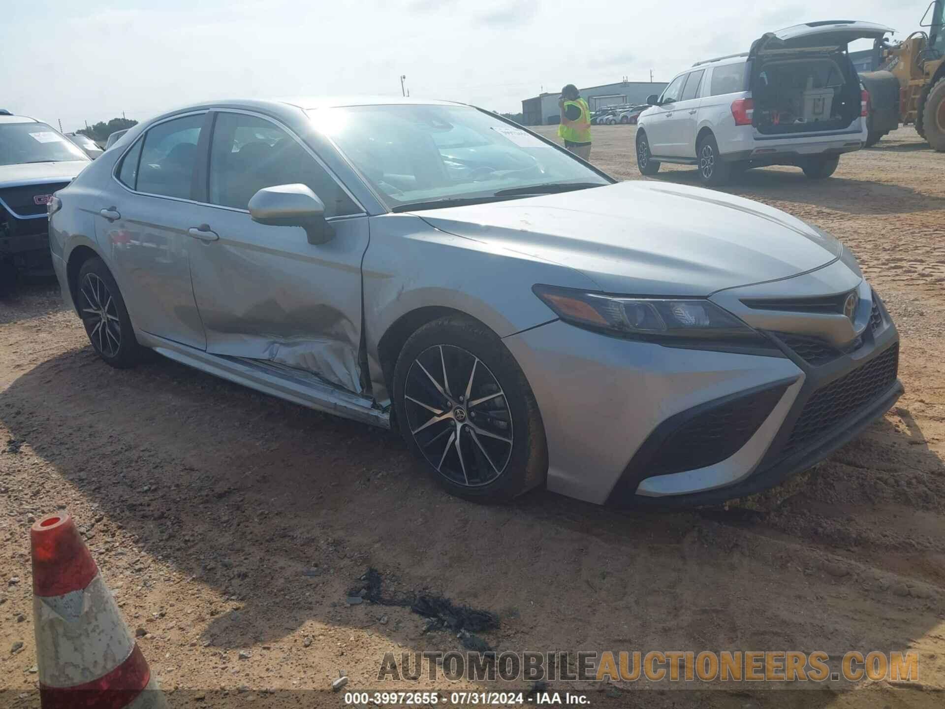 4T1G11AK8MU467517 TOYOTA CAMRY 2021