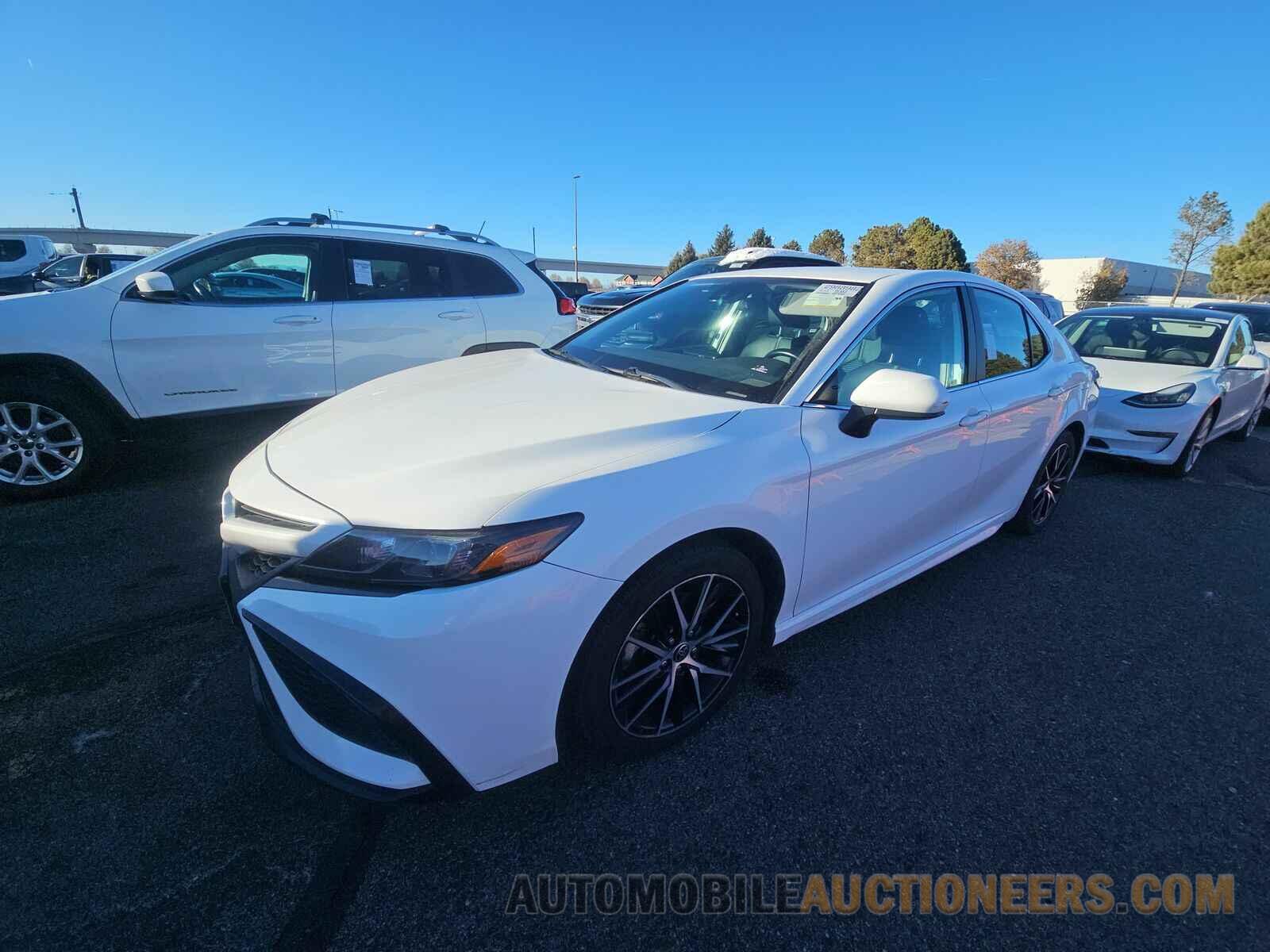 4T1G11AK8MU469526 Toyota Camry 2021