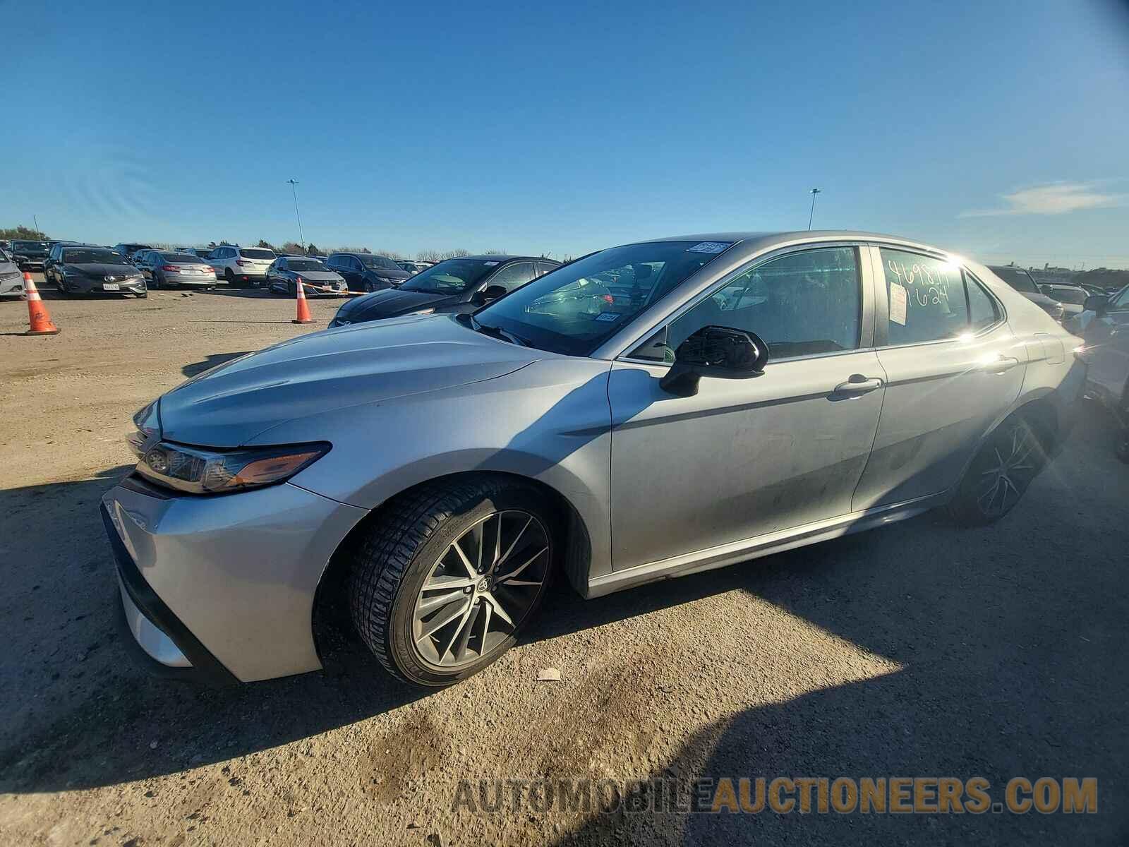 4T1G11AK8MU469879 Toyota Camry 2021