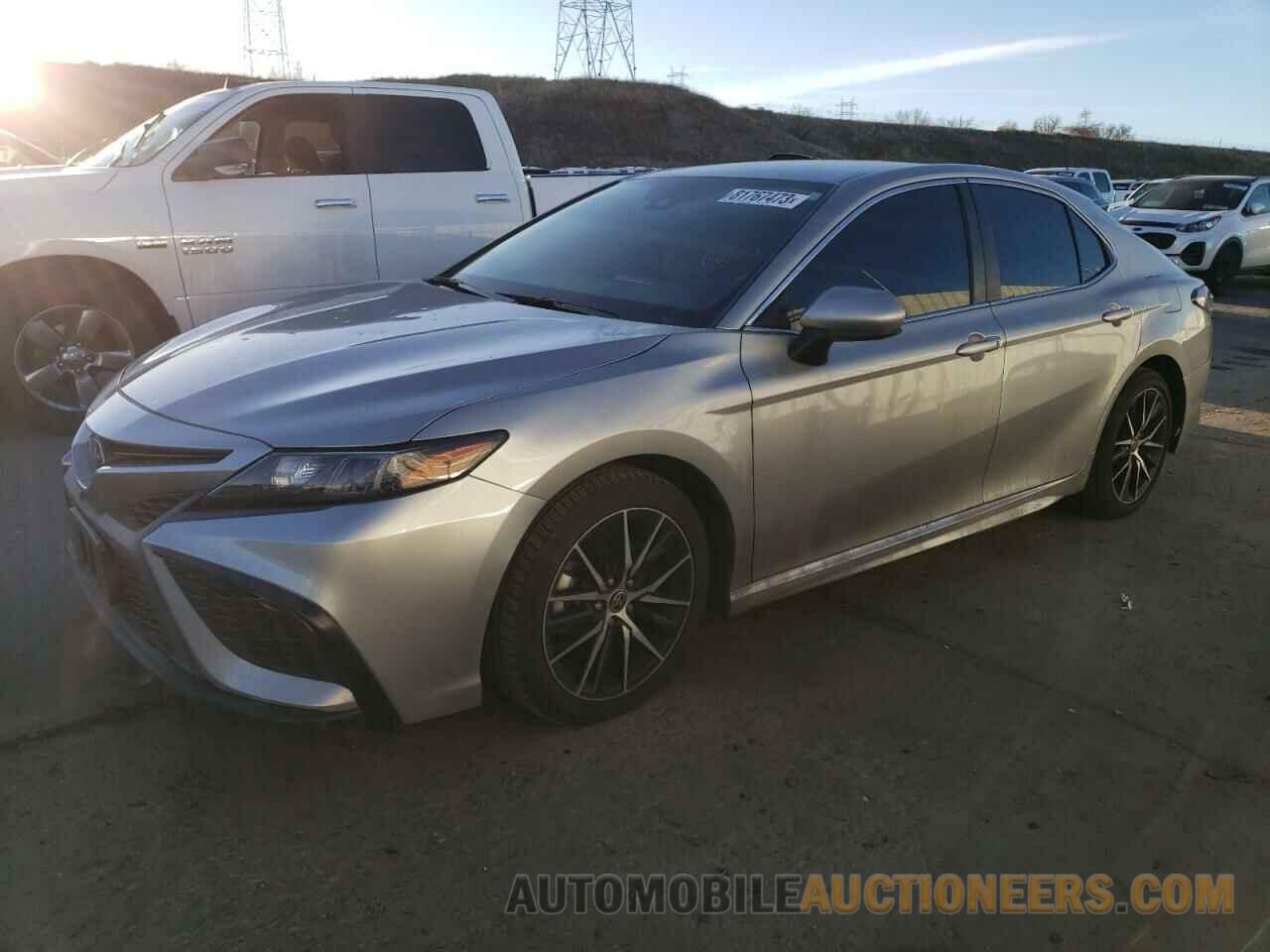 4T1G11AK8MU473205 TOYOTA CAMRY 2021